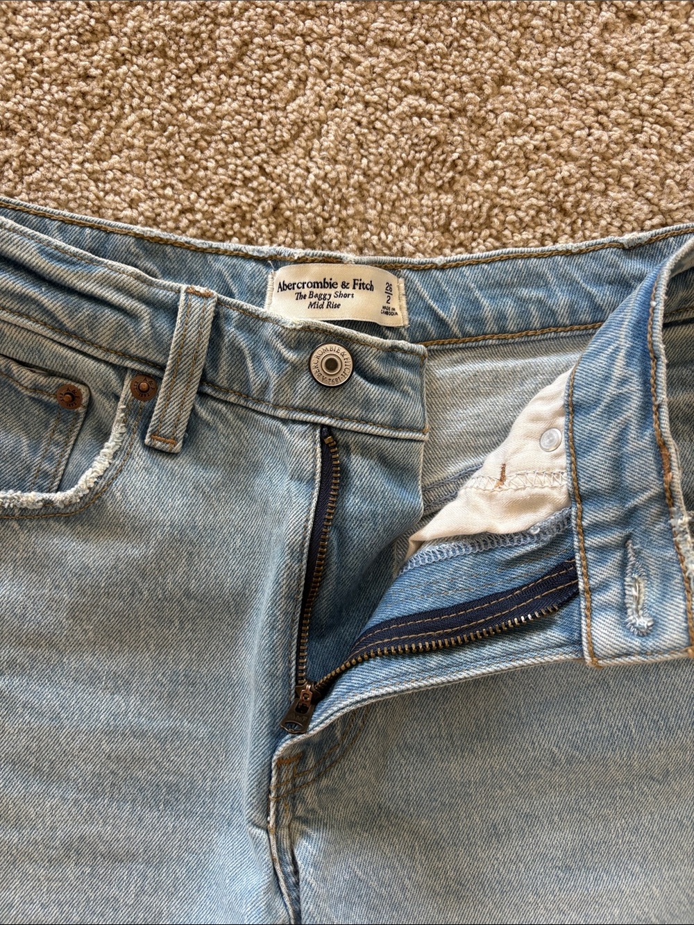 Abercrombie and Fitch The Baggy Short Mid Rise- Size 26 - Picture 4 of 4